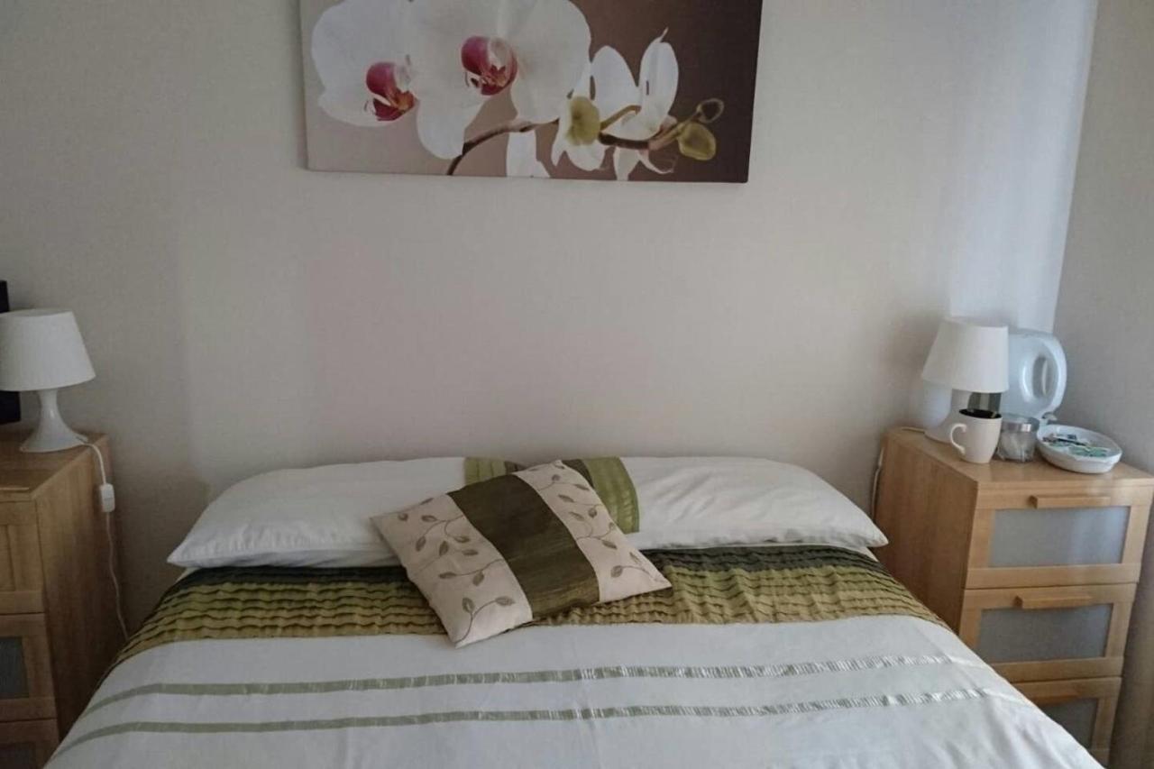 Apple House Guesthouse Heathrow Airport Hillingdon Quarto foto